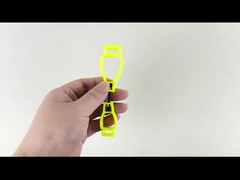 가방에 있는 플라스틱 장갑 클립